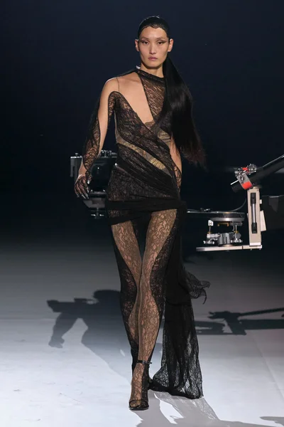 Look 25